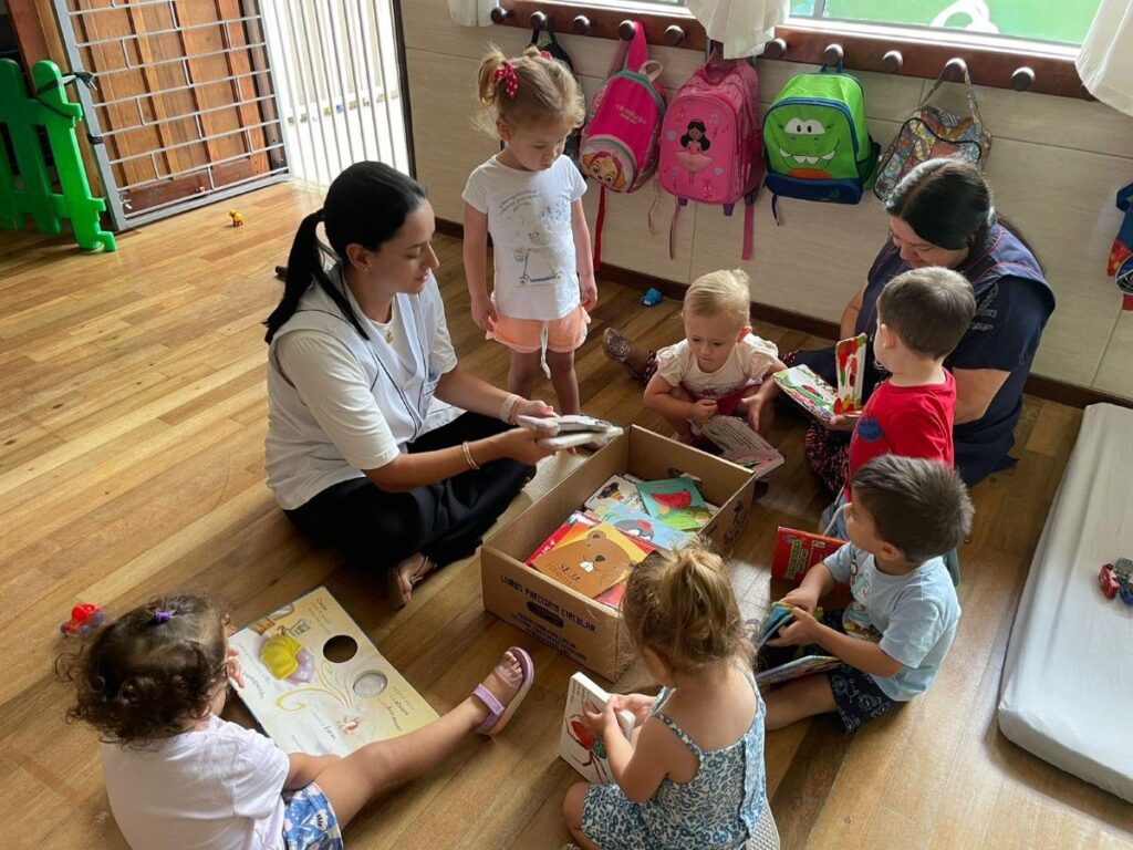 Grupo Noster promoveu a doação de obras literárias para a creche e para o Lar Antônia em parceria com a ONG Freguesia do Livro